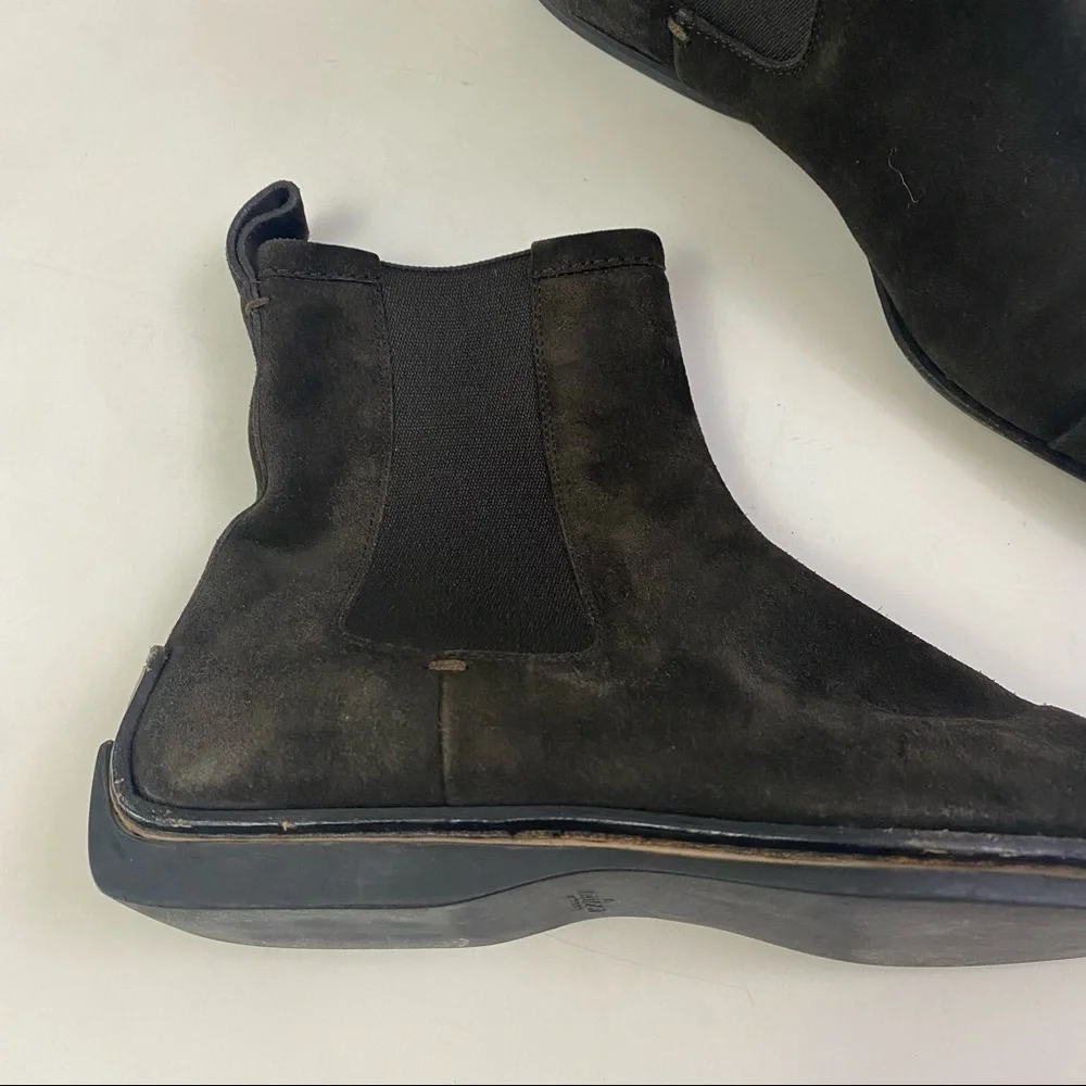 GUCCI brown leather flat booties